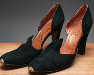 Rare, Late 1960s Rosina Ferragamo (Salvatore Ferragamo's sister) Inky Black Suede designer heels, size 9