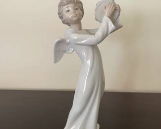 Lladró Figurine: Nao 189 Angel with Tambourine