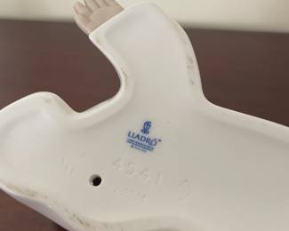 LLADRO’ Laying Down Angle Figurine #04541