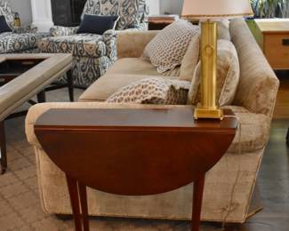 Drop leaf end table