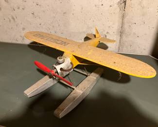 Toy airplane w motor