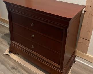 Small chest or night stand.