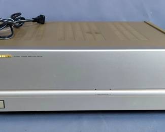 Marantz Stereo Power Amplifier, Model SM-80U, Powers On