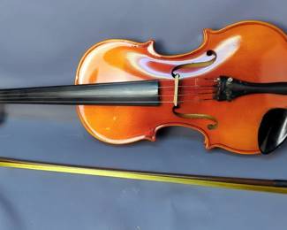 Antonius Stradivarius Faciebat Cremona 1713 Copy Violin with Bow and Case