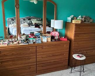 Beautiful Canadian made Furniture in Excellent Condition 