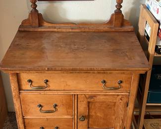 Antique Oak Washstand in Need of Some TLC. 