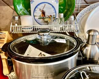 CUISINART SLOW COOKER.
