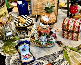 Limoges peint main trinket boxes. 