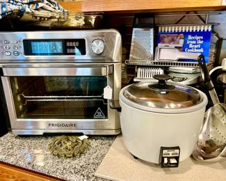 FRIGIDAIRE AIR FRYER.