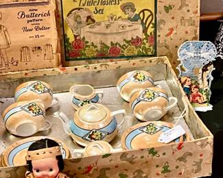 VINTAGE "LITTLE HOSTESS SET" NEW OLD STOCK IN BOX.