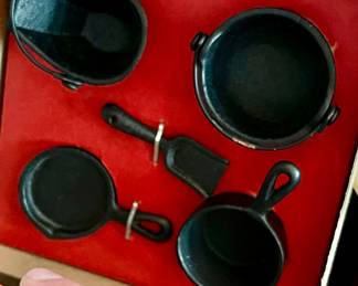 GREYCRAFT CAST IRON MINIATURE KID'S POTS AND PANS STILL IN VINTAGE BOX.