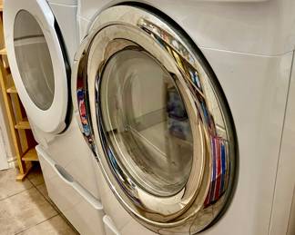 SAMSUNG WASHER DRYER FRONTLOADER ON BASE.