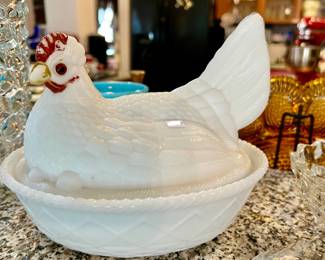 MILK GLASS HEN ON NEST.