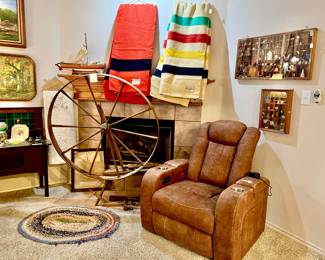 ELECTRIC RECLINER. WOOL BLANKETS.