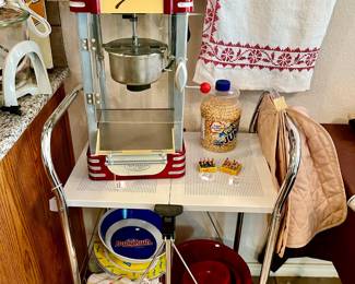 MOVIE POPCORN POPER.  FUN CART.