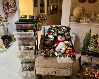 There's ornaments in there!