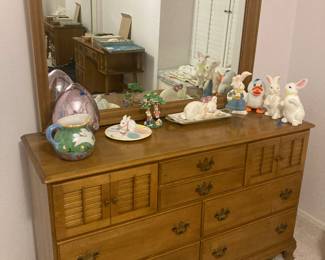 And, there's a dresser, too!