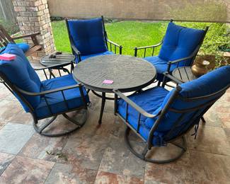 Beautiful patio set like new!