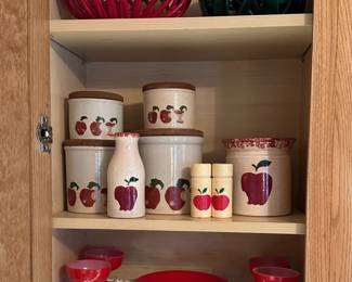 Robinson Ransbottom stoneware in "apple"