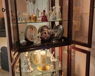 Beautiful lighted cherry curio with beveled glass, mirrored backing, and upper and lower lighting