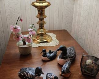 Hand carved mini duck decoys, ceramic ducks, carved stone flowering plant, brass lamp