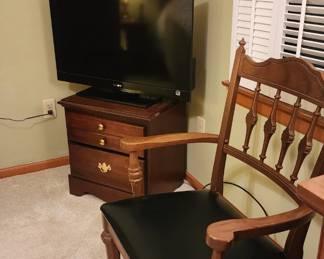 Sony 32 in TV, stand, chair with arms