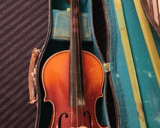 3/4 size Antonius Stradivarius Copy violin with case (no bow)