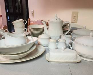 Vintage Sculptura stoneware dish set 68 pcs.