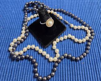 Black pearls, white pearls, pearl ring