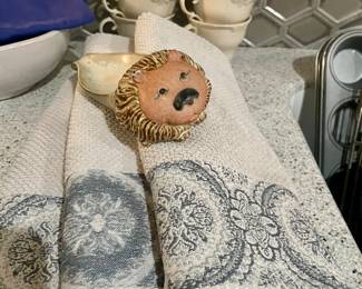 Lion spoon rest