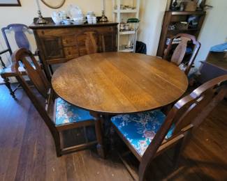 Round dining table with 6 chairs