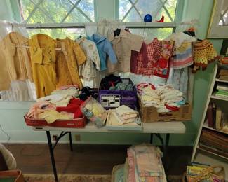 Lots of vintage kids clothes 
