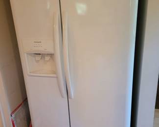 Frigidaire side by side with ice maker