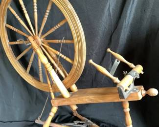 Vintage Spinning Wheel Great Condition