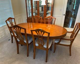 Drexel Oval Dining Table with Chairs