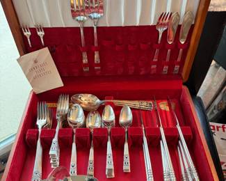 Oneida Community Plate Flatware Set