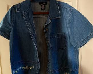 Denim & Co Women’s Cropped Denim Button Up with Floral Embroidery – Size Large