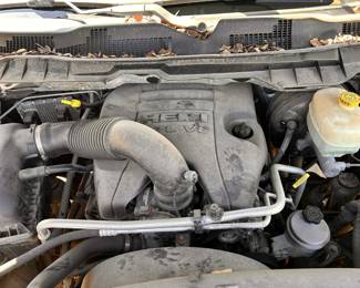   $12000 OBO 2013 RAM 2500 w/ 5.7L V8 OHV 16V engine. Tradesman Crew Cab SWB 4WD 4 Door 123,189 Miles