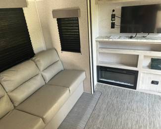2022 Travel Trailer Never Used