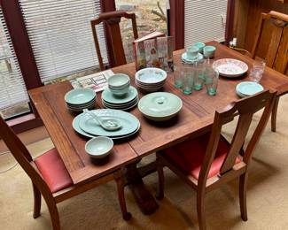 Traditional Country Style Dining Set