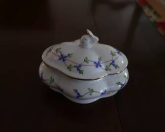 herend box with rabbit on top