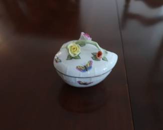 herend box with birds and butterflies