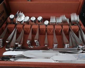Oneida stainless steel silverware set. the box is included