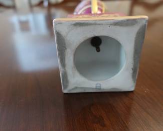mark on bottom of vase