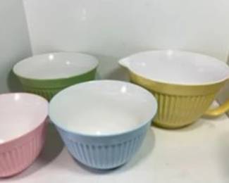 Nesting Mixing Bowls Set