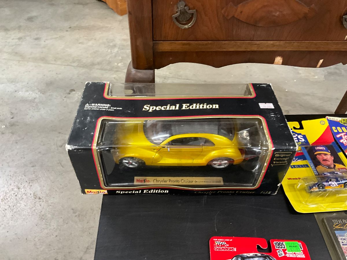 Maisto Special Edition Chrysler Pronto Cruizer Die Cast Car