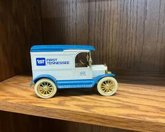ERTL Die Cast Limited Edition 1st Tennessee Bank 1913 Ford Model T Van Coin Bank