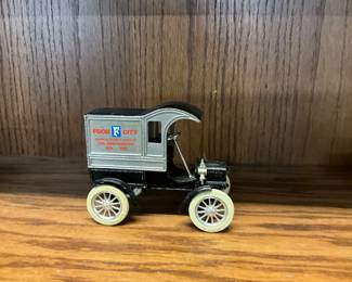 ERTL Die Cast Food City 1905 Ford Delivery Car Coin Bank