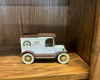 ERTL Die Cast Kingsport TN Oakwood Food Markets Coin Bank