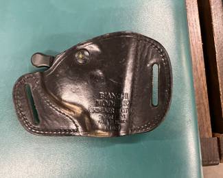 Bianchi Model 82 CarryLok Leather Belt Holster